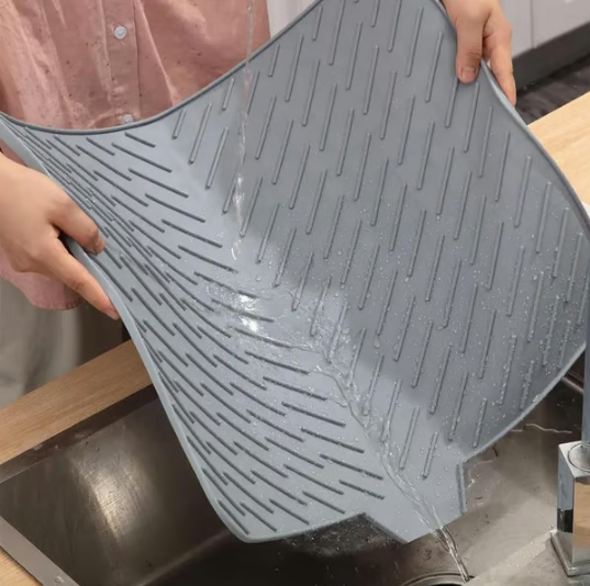 Grand tapis égouttoir à vaisselle en silicone avec rebord