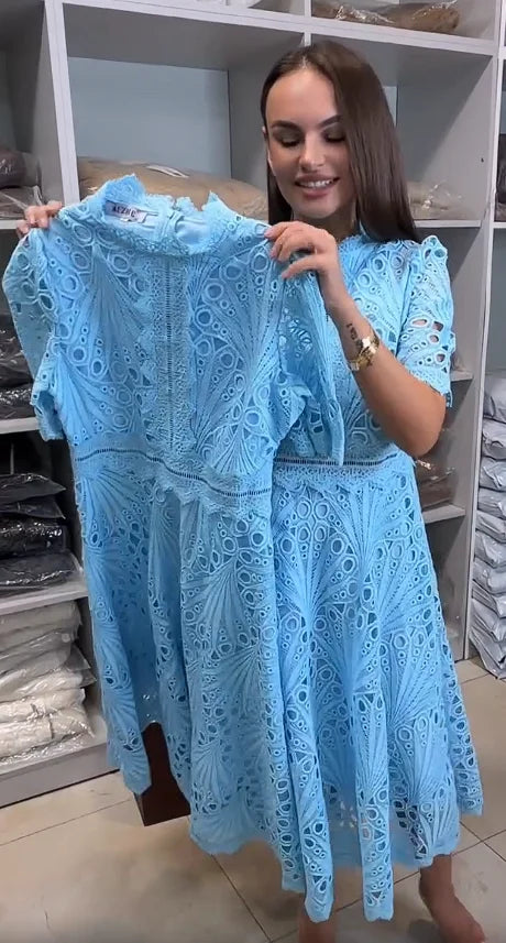 Robe courte à col montant et manches courtes en dentelle ajourée pour femme