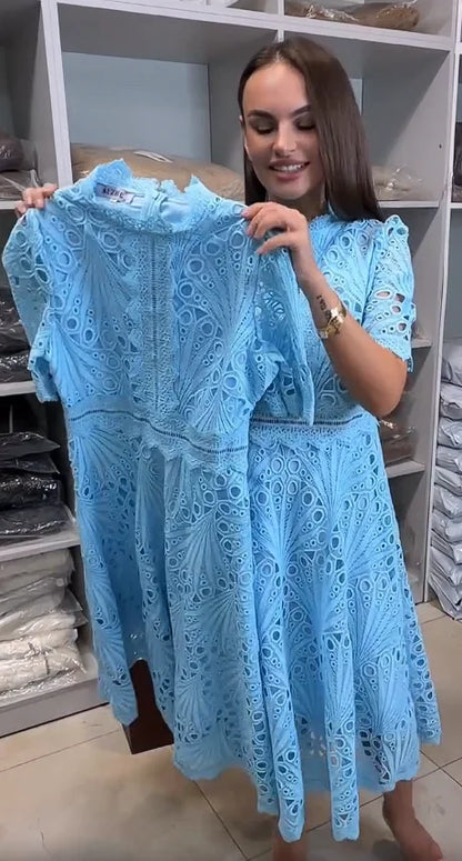 Robe courte à col montant et manches courtes en dentelle ajourée pour femme